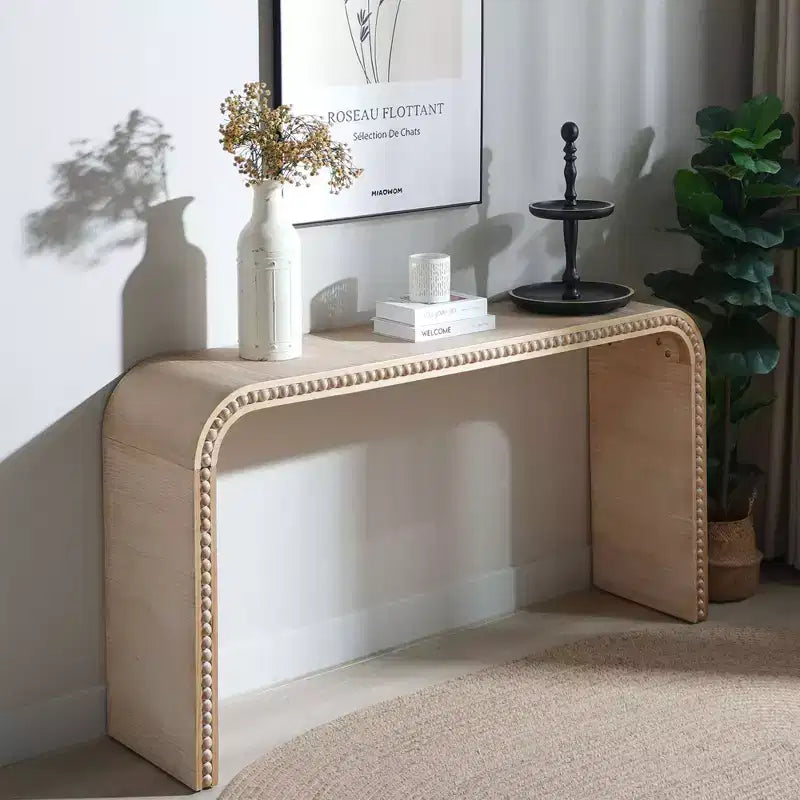 Table d'entrée, ornée de perles en bois, au design minimaliste