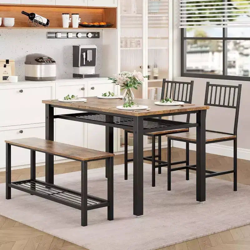 Une table à manger rectangulaire pour quatre, deux chaises et un banc