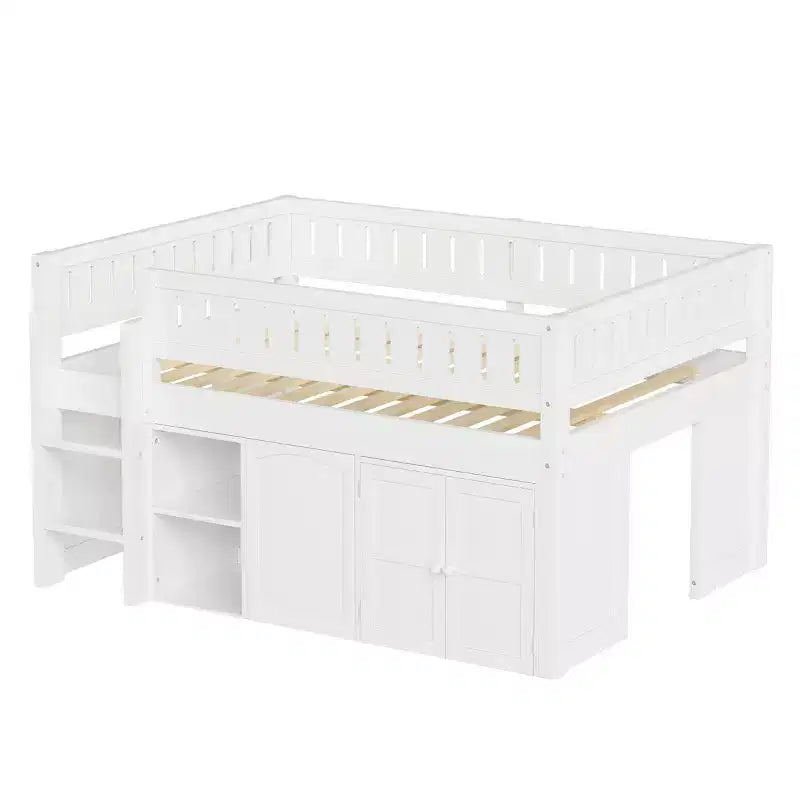 Lit mezzanine pleine grandeur avec rangements intégrés, panneau ardoise et espace de jeu sous le lit