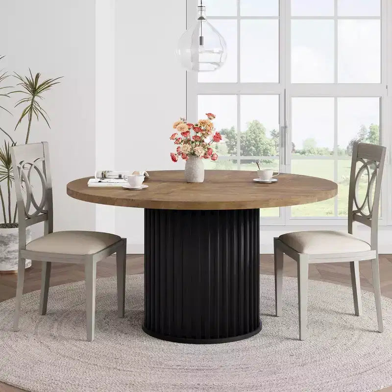 Table à manger ronde avec un piètement en métal ondulé