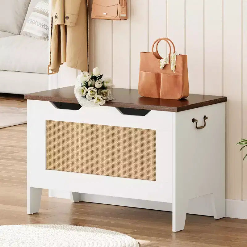 Banc de rangement en osier avec couvercle à charnières de sécurité ; peut servir de coffre à couvertures/coffre de rangement.